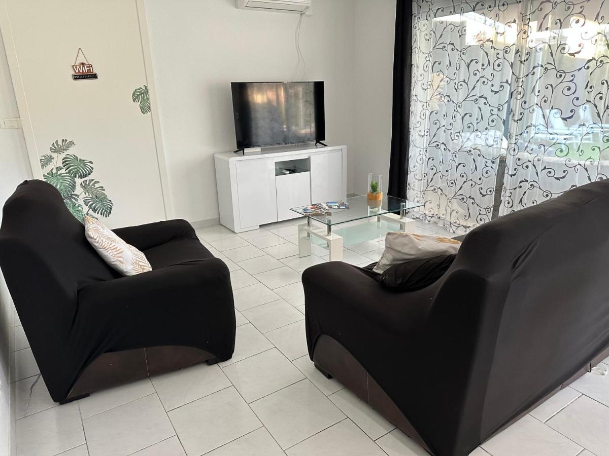 Petite Maisonette Adossee Mais Independante Avec Piscine Villa Peymeinade Exteriör bild