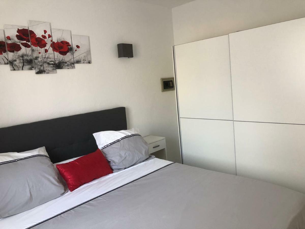 Petite Maisonette Adossee Mais Independante Avec Piscine Villa Peymeinade Exteriör bild